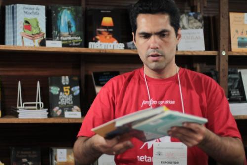 Editora Metamorfose na Feira do Livro com estande e muitas atrações