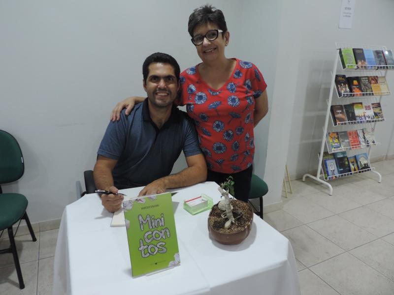 I Feira do Livro da Editora Metamorfose contou com autógrafos, cursos e promoções